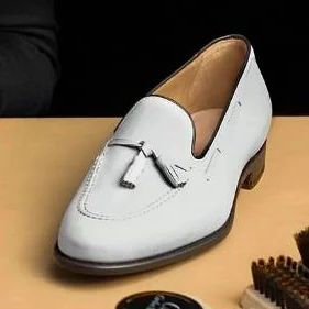 Image of a singe tassel loafer shoe in crust leather
